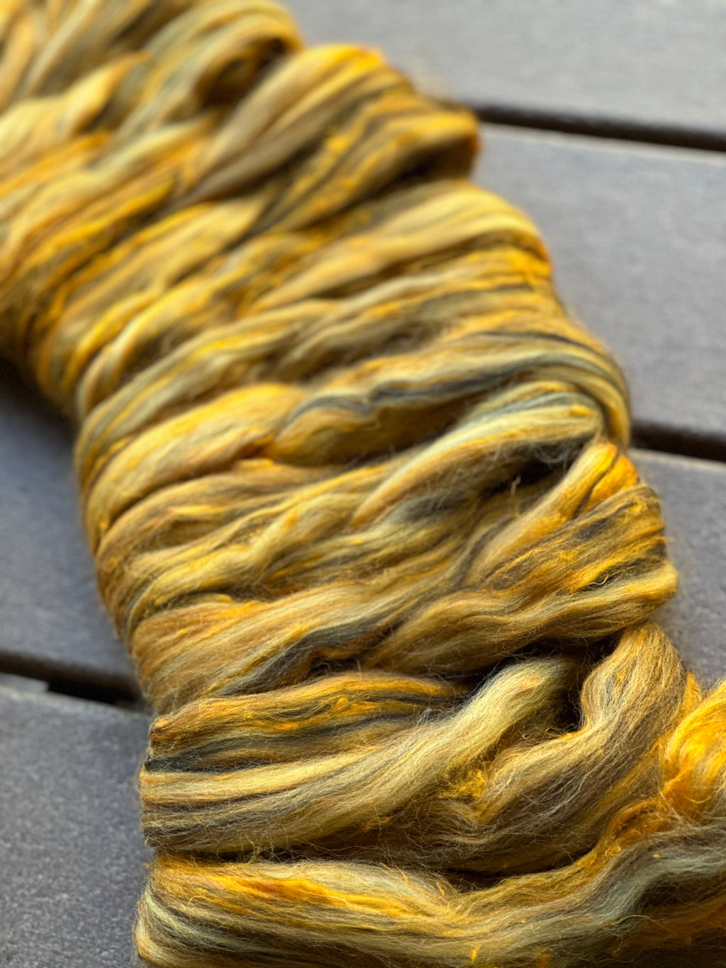 HONEY BEE - Merino and yellow eri silk one ounce - M